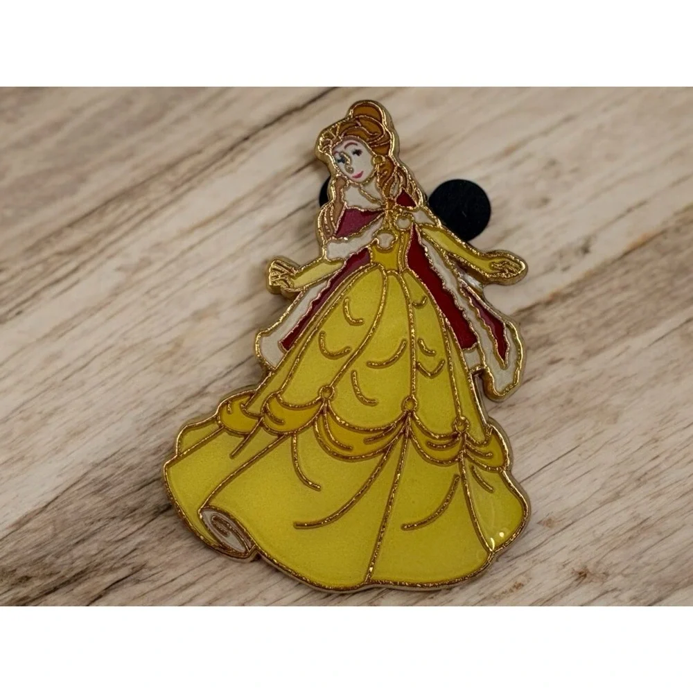 Disneyland Park Beauty And The Beast Belle with‎ Red Cape Trading Pin